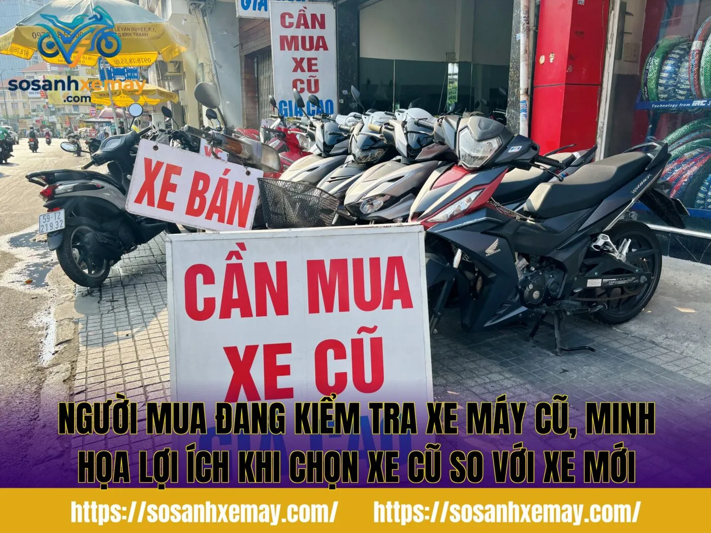 Người mua đang kiểm tra xe máy cũ, minh họa lợi ích khi chọn xe cũ so với xe mới